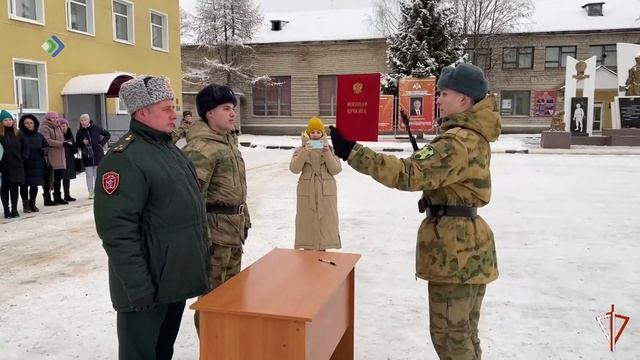 В Центре подготовки личного состава СЗФО Росгвардии призывники приняли присягу.
В Центре подготовки
