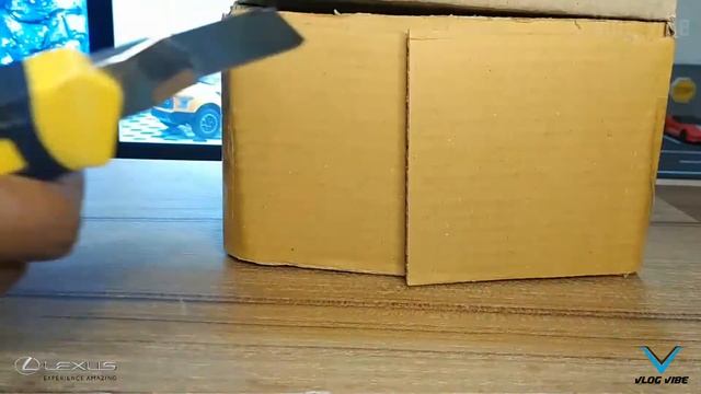 124 Lexus LM300h DiecastAlloy Model MPV Multi Purpose Vehicle Car by CHE ZHIScale 124EP-63