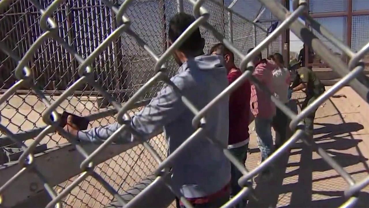 Репортаж из Эль-Пасо на мексикано-американской границе, который штурмуют мигранты