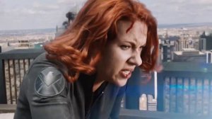 Тони Старк спасает город от ядерной ракеты