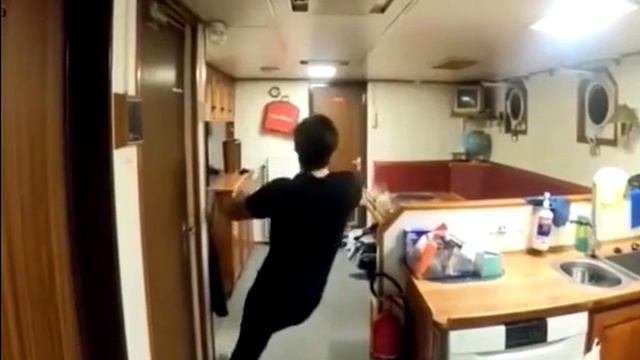 Карусель на корабле.mp4 смотреть онлайн