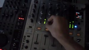 Behringer EUROLIVE B215D Powered Speaker