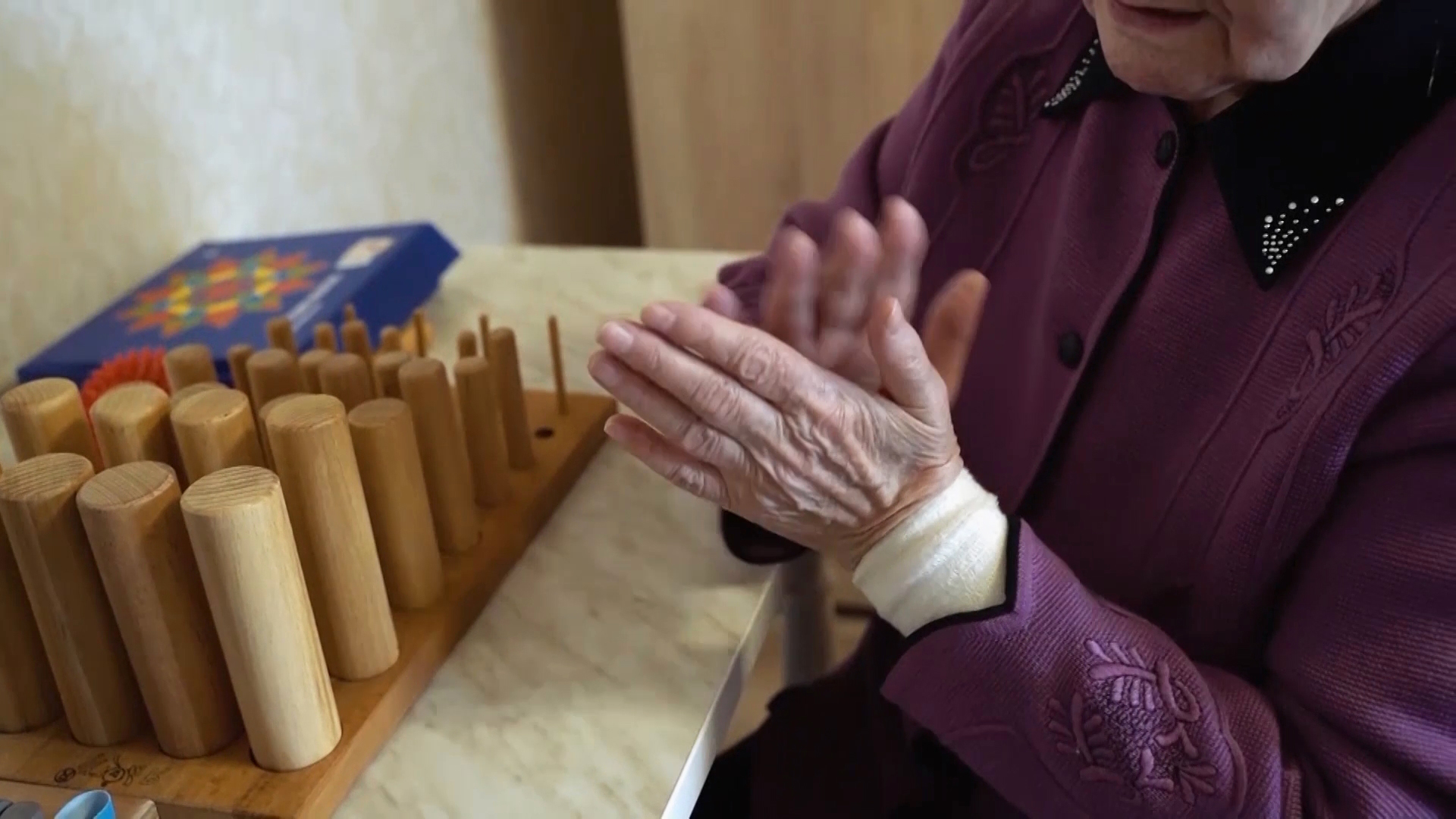 Болезни пожилого человека. Больной паркинсонизмом. Заболевания в пожилом и старческом возрасте. Слабоумие у пожилых. Слабоумие у пожилых.