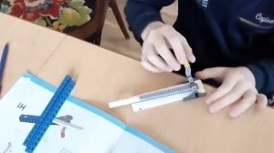 Шаг резьбы на примере механизма "шестерня-рейка"