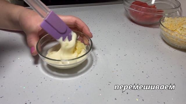 Горячий бутерброд со шпротами. Очень вкусный, сытный и быстрый в приготовлении. смотреть онлайн