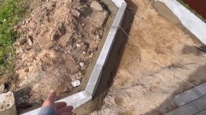 Как сделать дорожку на даче — Мостим плиткой дорожку, установка поребриков (часть 6)