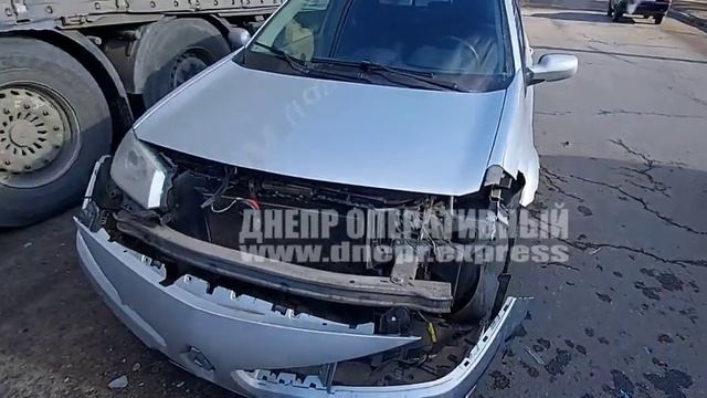 В Днепре на улице Каруны столкнулись Chevrolet и такси службы Uklon смотреть онлайн