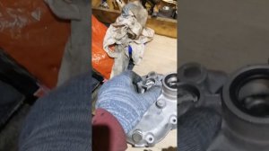 КПП ДНЕПР МТ 11. Течёт ручей, бежит ружей...? Устраняем  вечно текущие ручьи масла из коробки.