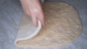 Кулебяка из дрожжевого слоеного теста.Kulebyaka from yeast puff pastry.