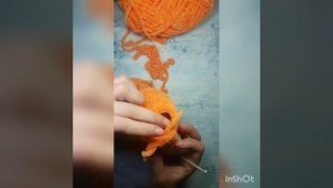 Вяжу котика крючком, как ввязать лапки видео урок