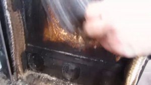 Чем очистить стекло дверцы в камине или дровяной печи Булерьян