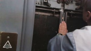 Тётя застряла в лифте