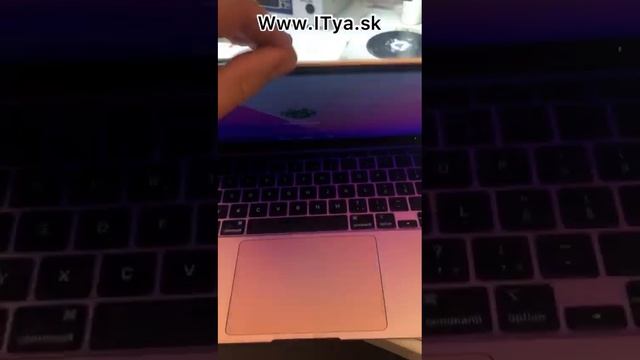 ITya oprava MacBook Air 13 M1 2020 LCD