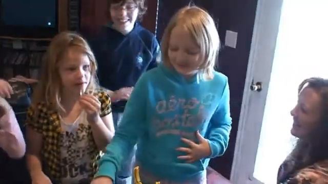 Playable Angry Birds Birthday Cake смотреть онлайн