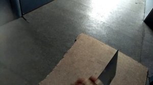 Обработка листа нержавейки напильником ставим лист ребром