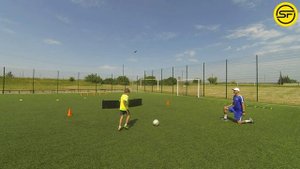 Как ПРАВИЛЬНО останавливать мяч юному ФУТБОЛИСТУ ? ОСНОВНЫЕ Упражнения на прием мяча в футболе !