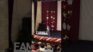 Виталий Бугров лидер компании FAMALL на семинаре 21 01 2023 город Омск