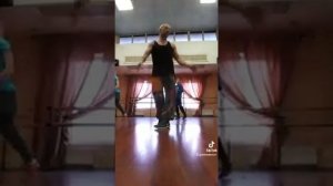 КАК НАУЧИТЬСЯ ТАНЦЕВАТЬ ДОМА ЗА 5 МИНУТ В ДЕНЬ / ОБУЧЕНИЕ ТАНЦАМ ШАФЛ ИЗ ТИК ТОК ТАНЦЫ 2021