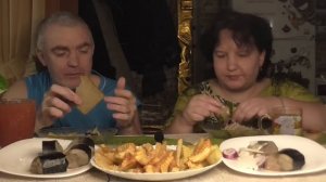 MUKBANG RUSSIA|СКУМБРИЯ ДОМАШНЕГО ПОСОЛА|РЕПЧАТЫЙ ЛУК|КАРТОФЕЛЬ типа ФРИ|ТОМАТНЫЙ СОК ДОМАШНИЙ