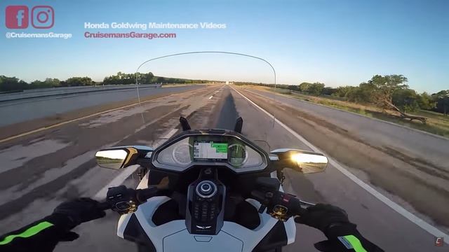 Honda Goldwing за рулем по трассе