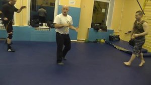Некоторые моменты работы ножом обратным хватом.