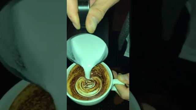 Latte art искусство рисования на кофе