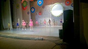 Выступление танцевального ансамбля Радуга. Автозавод Горький - Нижний Новгород