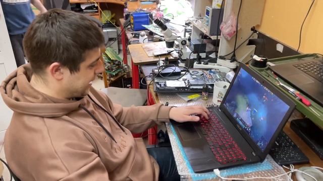 Как стать лучшим мастером по ремонту ноутбуков? Есть решение смотреть онлайн