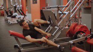 94 жим платформы ногами по одной ноге в боковой плоскости