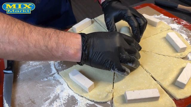 Хотел просто рогалики, а получились... смотреть онлайн