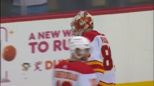 ШИКАРНЫЙ БУЛЛИТ МАЛКИНА! Красиво разобрался с вратарем и выбросил клюшку на трибуну (23.11.22)