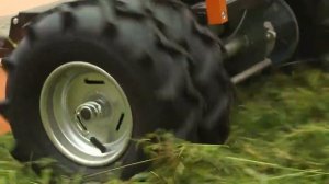Косилка для высокой травы и кустов и кошения на склонах AS-Motor 63 2T ES в работе