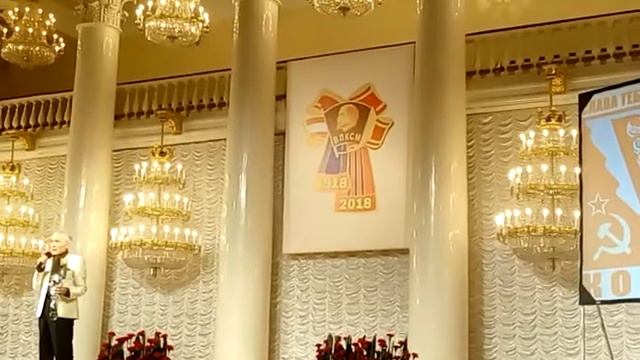 Техника не выдержала высоты песен о Комсомоле! смотреть онлайн