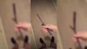 Нарезка трюков с ножом бабочкой/Cool tricks with a butterfly knife