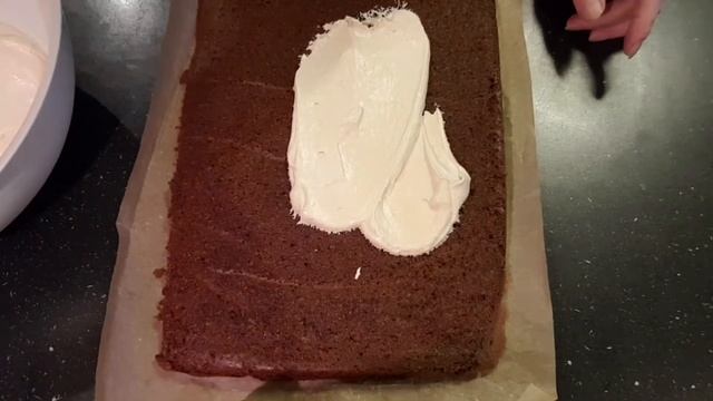 Шоколадно-медовый рулет смотреть онлайн