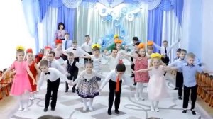 Вход на 8 Марта в подготовительной группе.