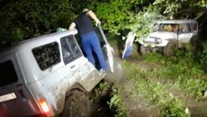 Уазик или Нива что лучше смотрите сами ? обычная колея