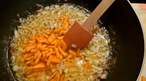 Нежные тефтели в сливочном соусе с овощами. Tender meatballs in a creamy sauce with vegetables