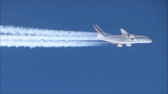 Airbus A380 Air France: High altitude flyby! смотреть онлайн