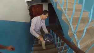 как снять крышку которая застряла в сковороде