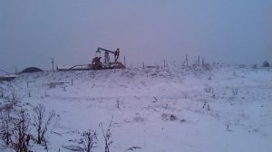 Нефтяная качалка, качает Нефть.