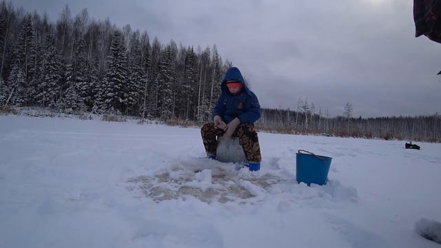 Первая зимняя рыбалка Николая смотреть онлайн