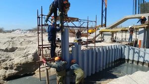 Погружение ПВХ шпунта (vinyl sheet pile installation)