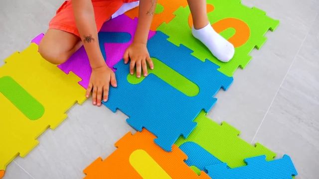 Vlad dan Nikita membangun Playhouse berwarna смотреть онлайн