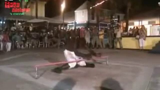 Очень гибкий негр смотреть онлайн