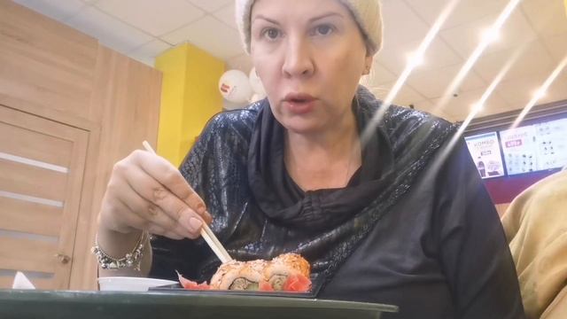 мукбанг суши в кафе!Москва какое небо голубое. жалуюсь зашла вкусно поесть смотреть онлайн
