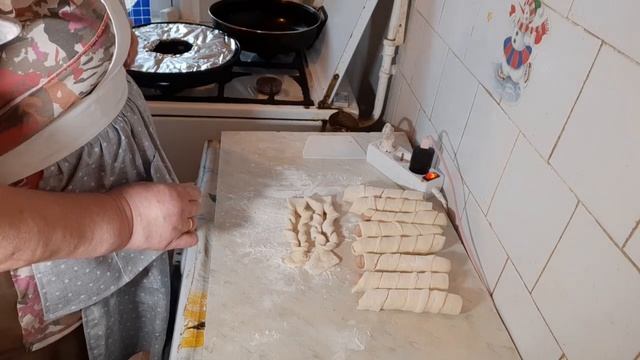 Сосиски в тесте на сковороде гриль-газ
