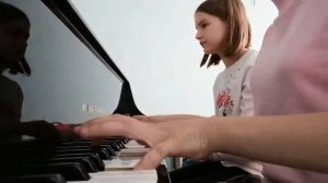 Гаврилин "Весёлая прогулка". Исп. Калашникова Мария и Митрошина Марина.