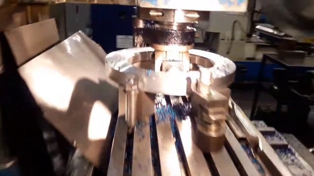 УГЛОВАЯ ФРЕЗЕРНАЯ ГОЛОВКА В РАБОТЕ смотреть онлайн