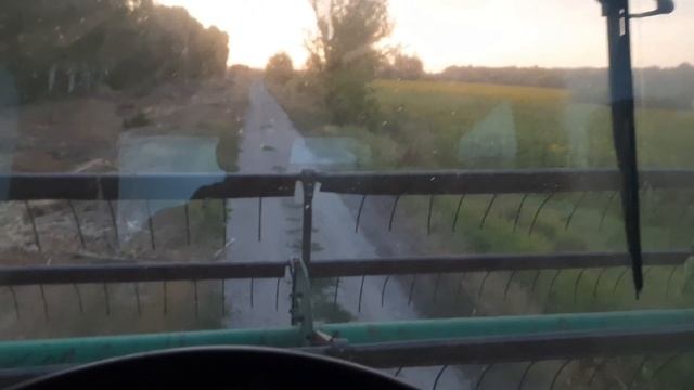 Уборка Яровой пшеницы!Что сыпет ? смотреть онлайн